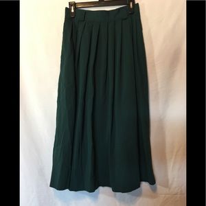Briggs New York green long skirt D12